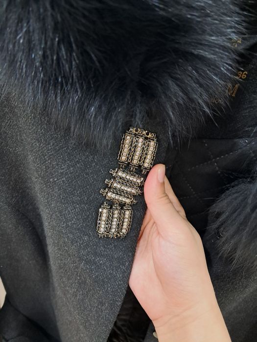 Пальто чёрное  фото искажает цвет , насыщенный цвет на самом деле