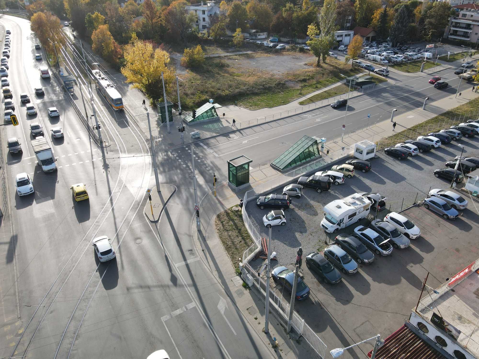 Отдавам под наем парцел със сервизни помещения