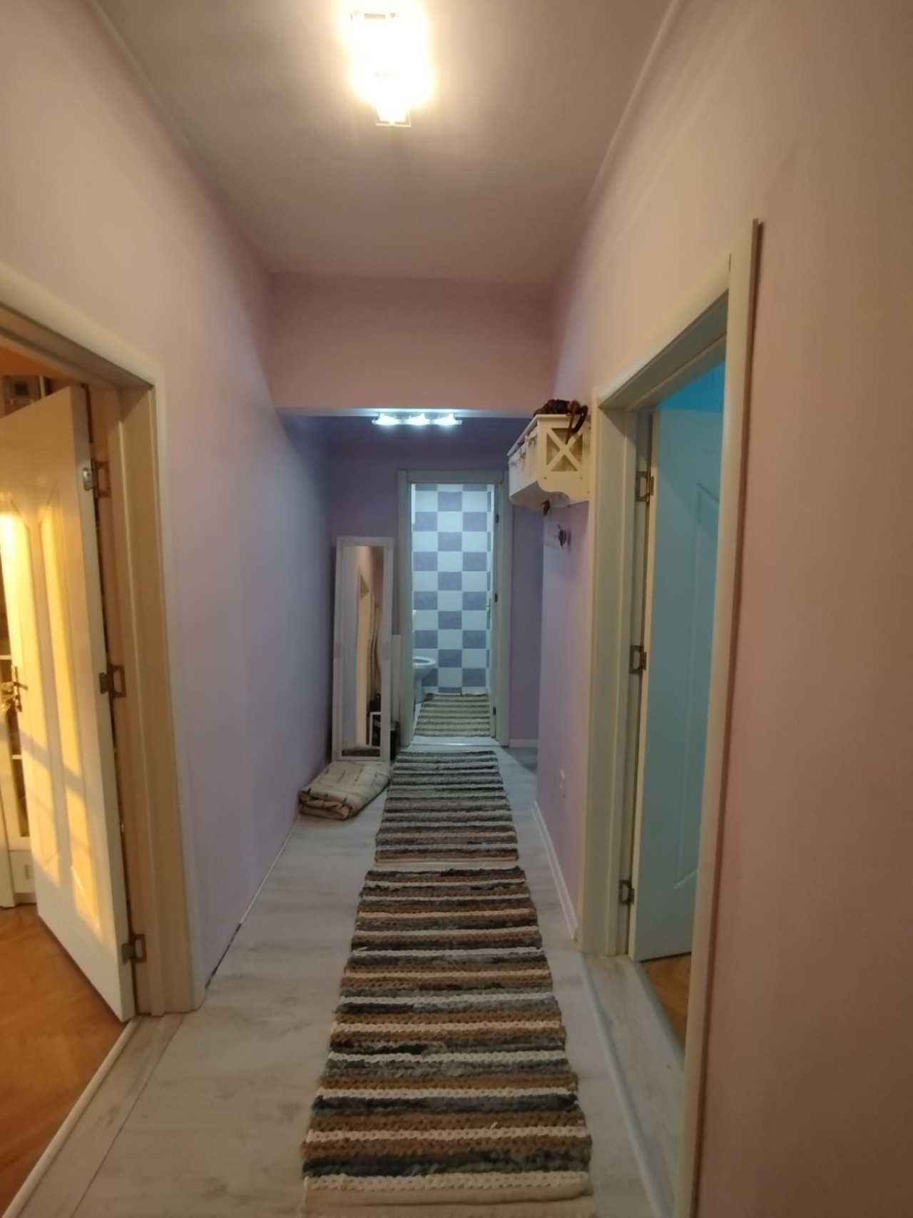 Тристаен апартамент в центъра на Пловдив