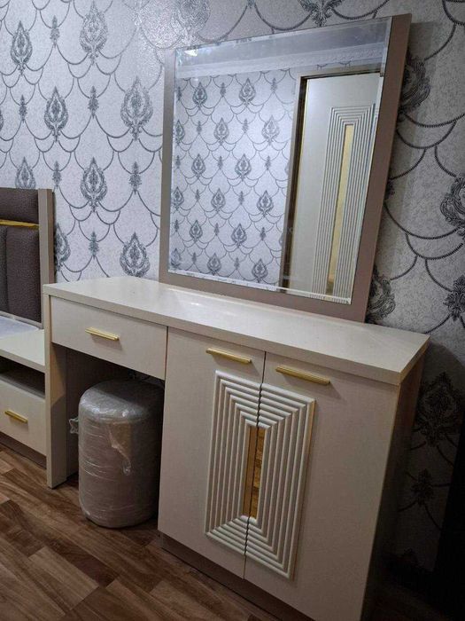 Spalni uchun komplekt mebel seh narxida