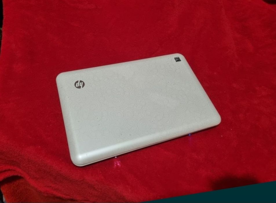 Laptop cu încărcător