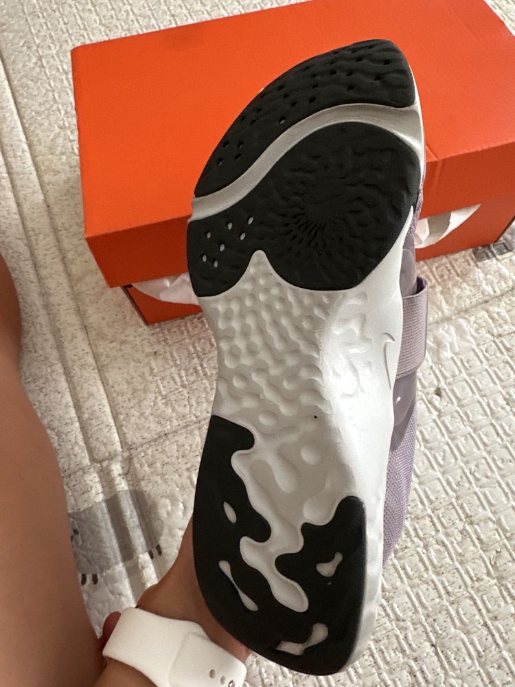 Дамски маратонки Nike - размер 38