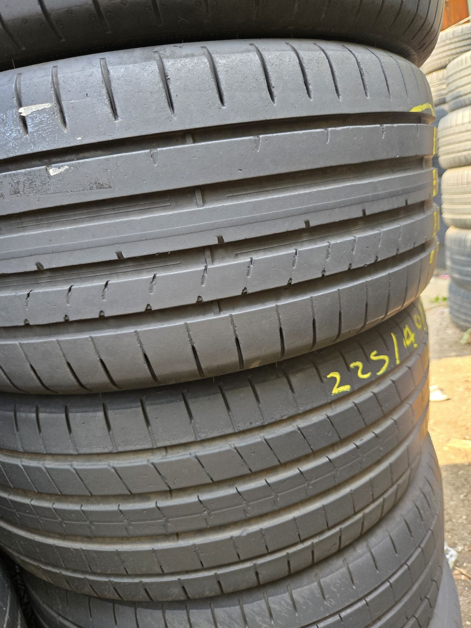 4бр. 225 40 18 Dunlop летни.