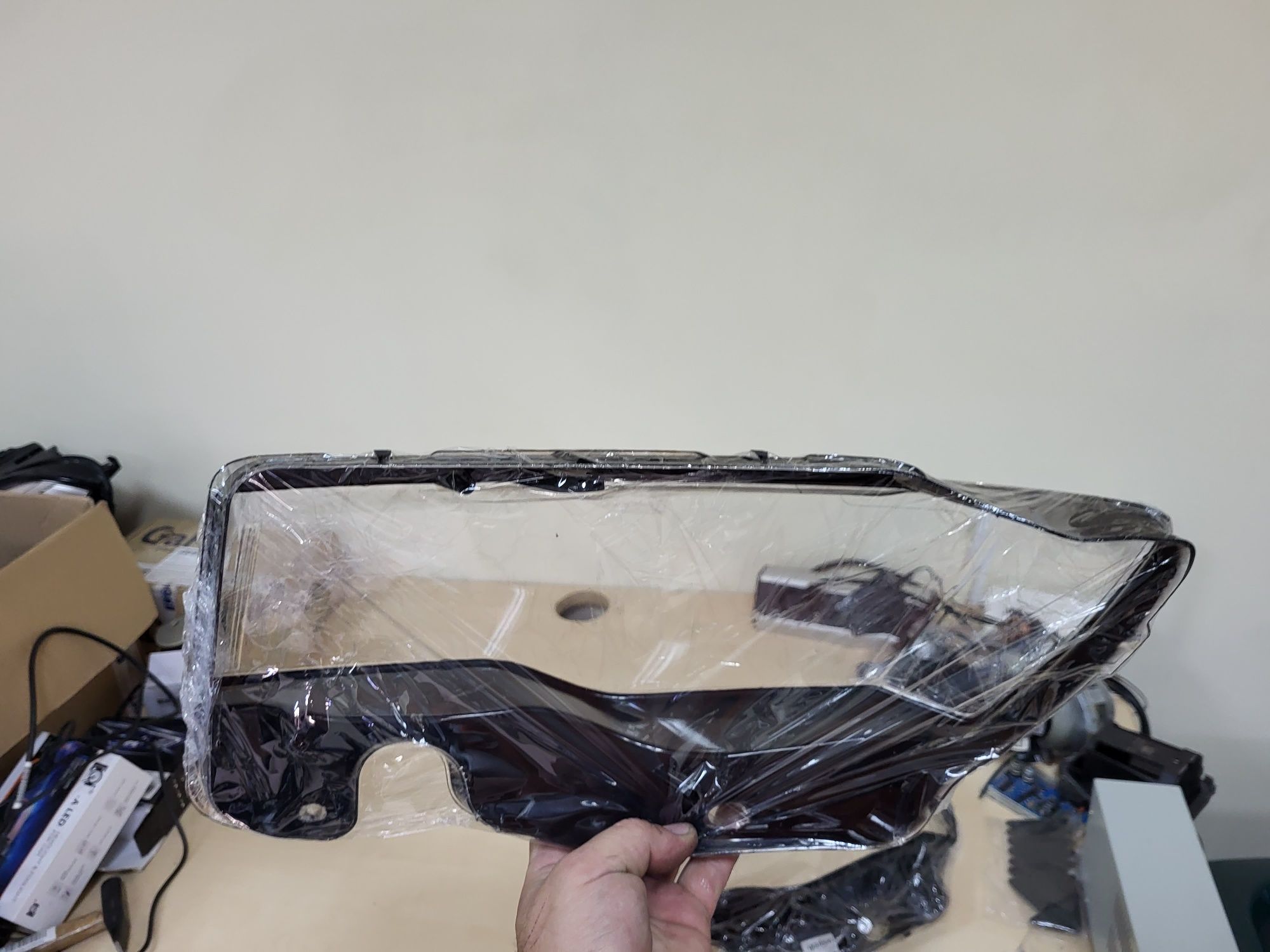 Дясно стъкло за фар за Jeep Cherokee Wk2 dqsno styklo far farove