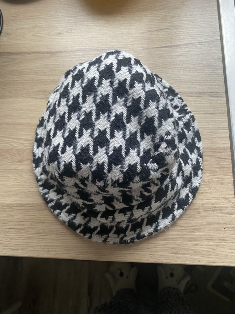 Palarie Bucket si poncho