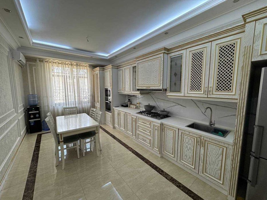 Просторная 4-комнатная квартира с ремонтом