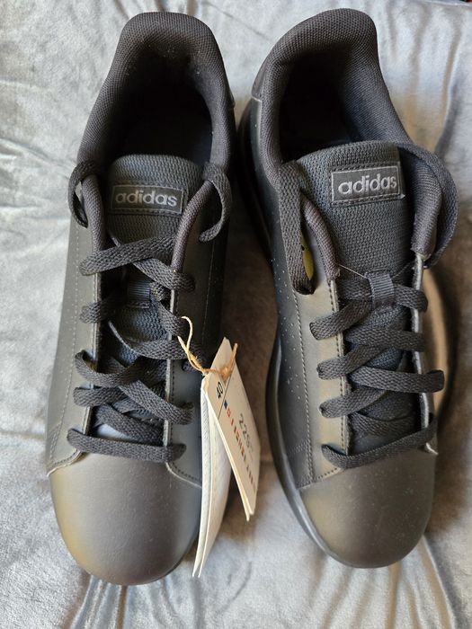 Adidasi ADIDAS noi nepurtati