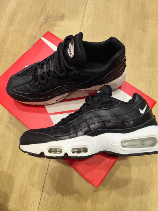nike air max 95 black and white