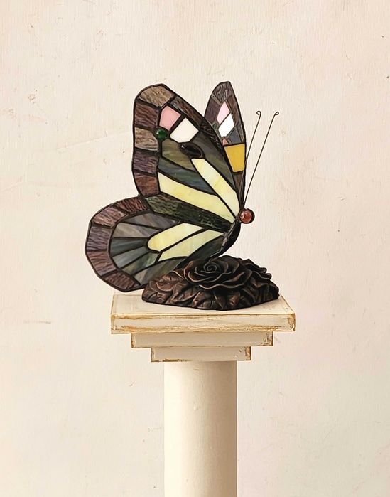 Настолна лампа Tiffany стил – пеперуда