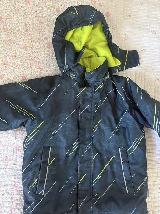 Куртка на мальчика в отличном состоянии