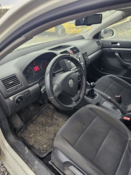 Dezmembrez vand piese golf 5 combi bls alb