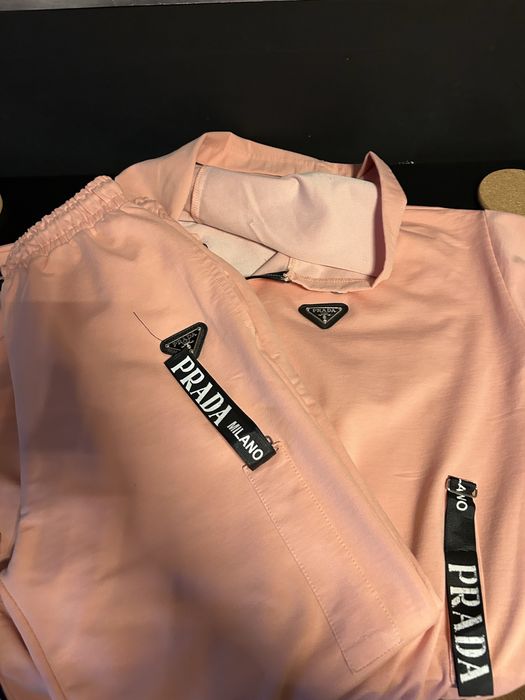 Дамски спортен екип марка Прада