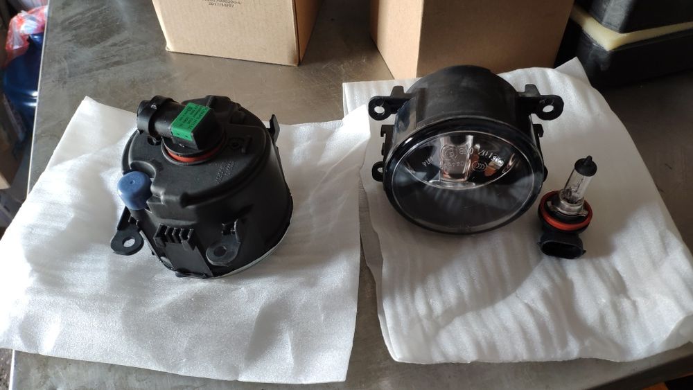 Туманки на Таёту новые с галоген лампами