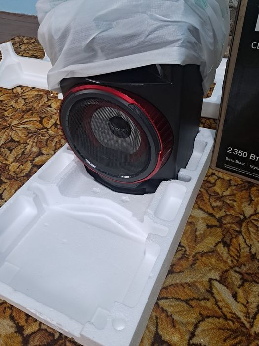 LG   XBOOM.   CL87.     HI FI