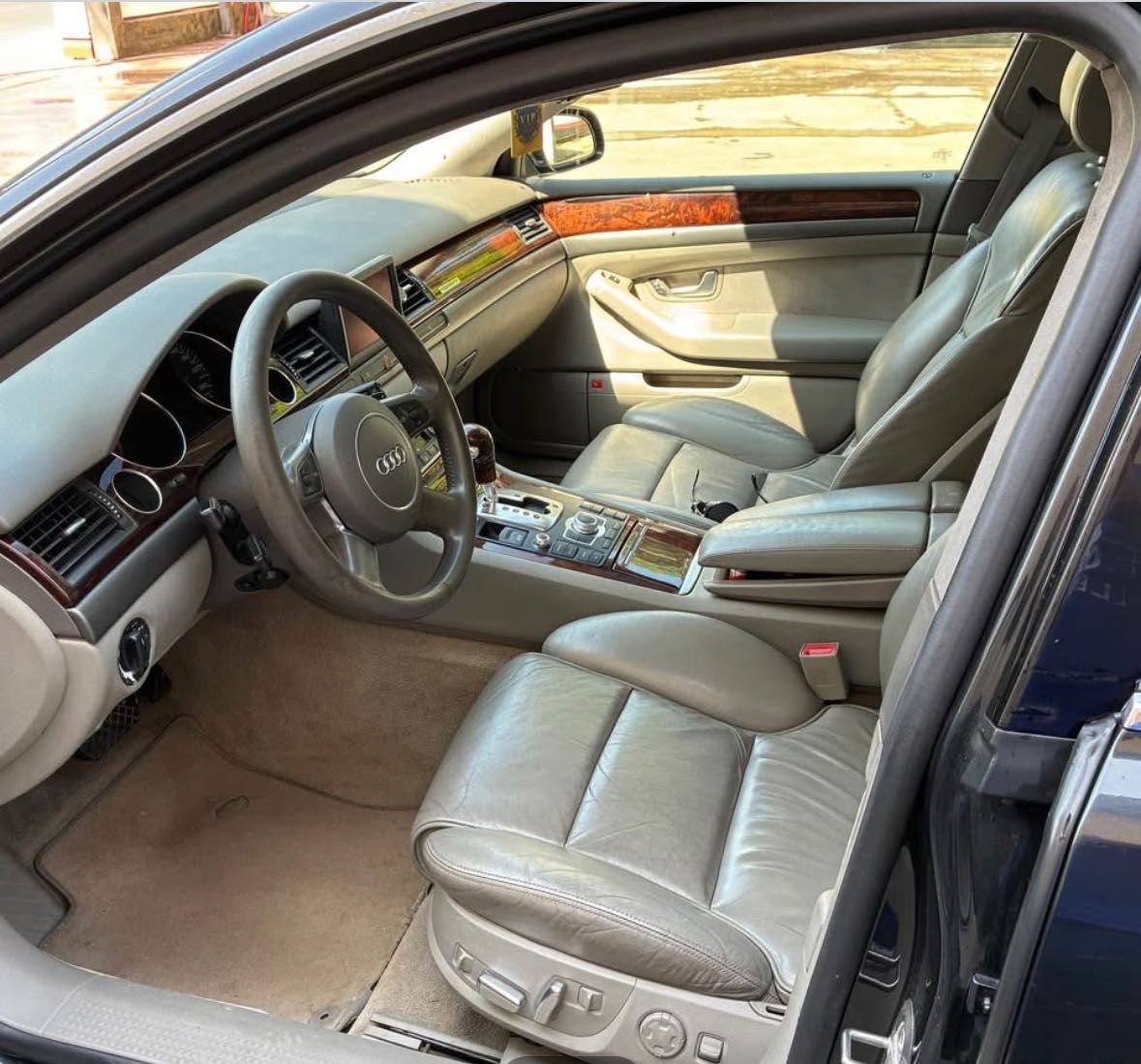 Audi A8, 3.7 бензин, V8
