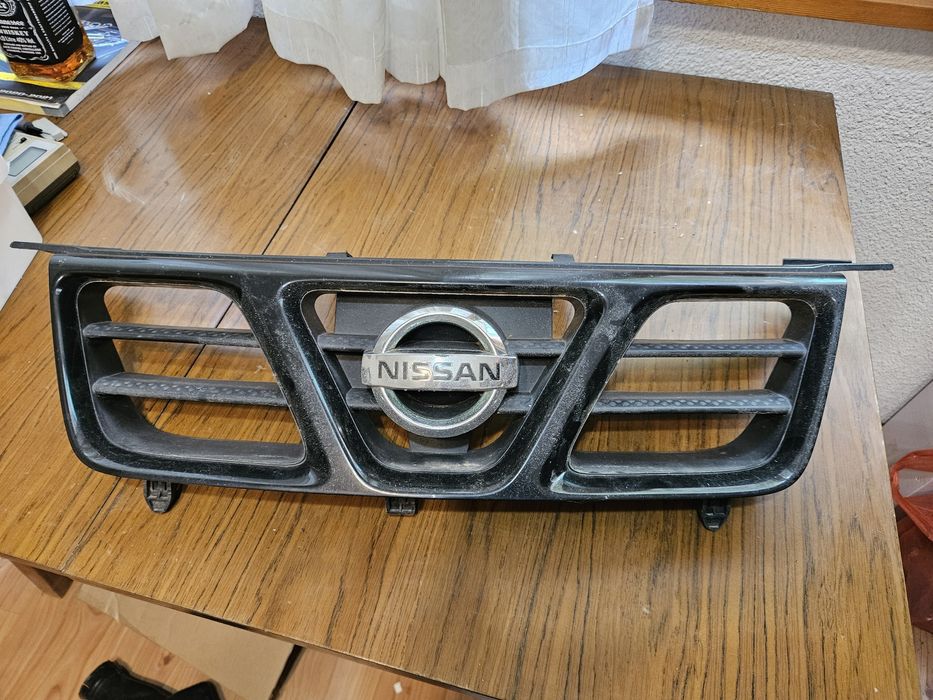 nissan X-trail T-30 предна маска за нисан решетка