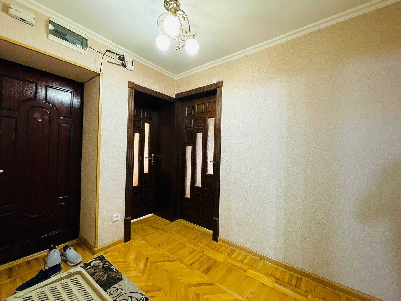 4-х ком. квартира в Мирзо-Улугбекском р-не. (метро 1 мин.) ID: 2692
