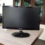 Samsung монитор S22