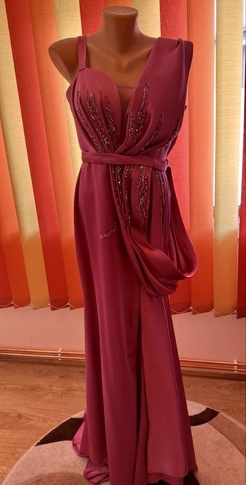Rochie nasa eleganta cu trena, marimea 40/42