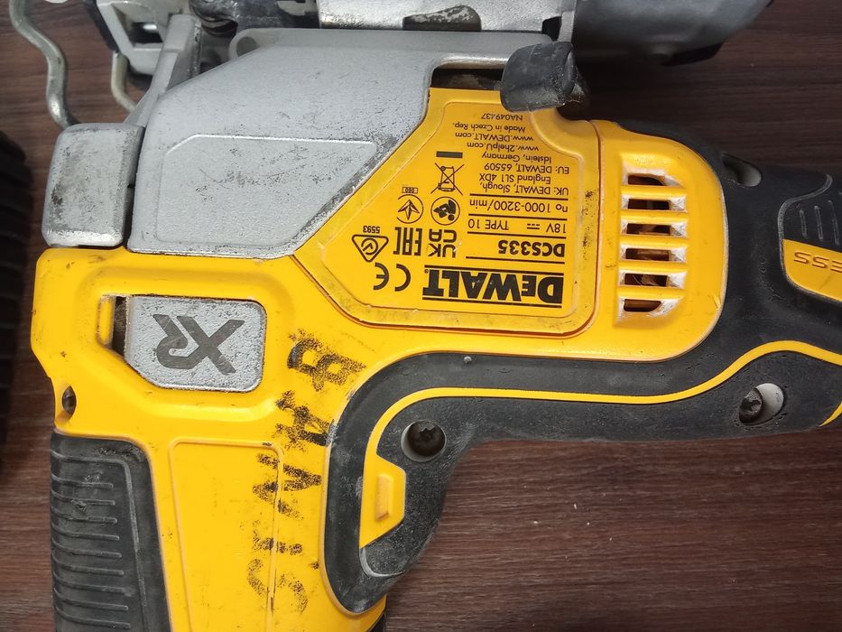 Set bormașini dewalt cu baterii și încărcător