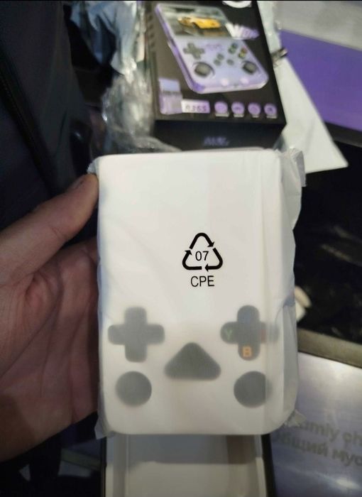 Игровой консоль R36s с 15000 игр