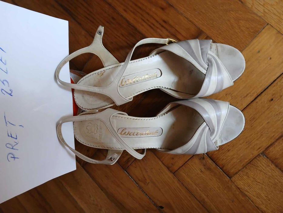 Vând sandale bej și  pantofi negri mărimea 37