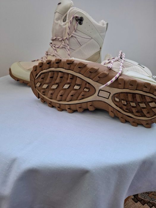 Ghete damă pentru drumeții în orice sezon