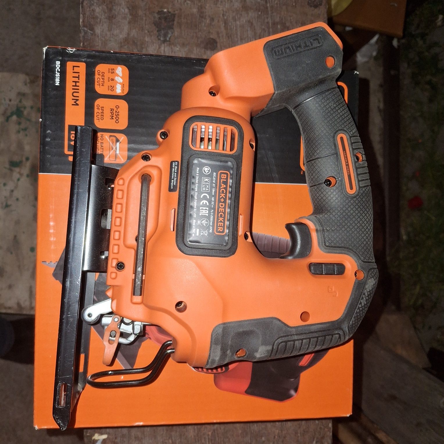 Акумулаторен прободен трион Black & Decker BDCJS18, 18 V  в гаранция