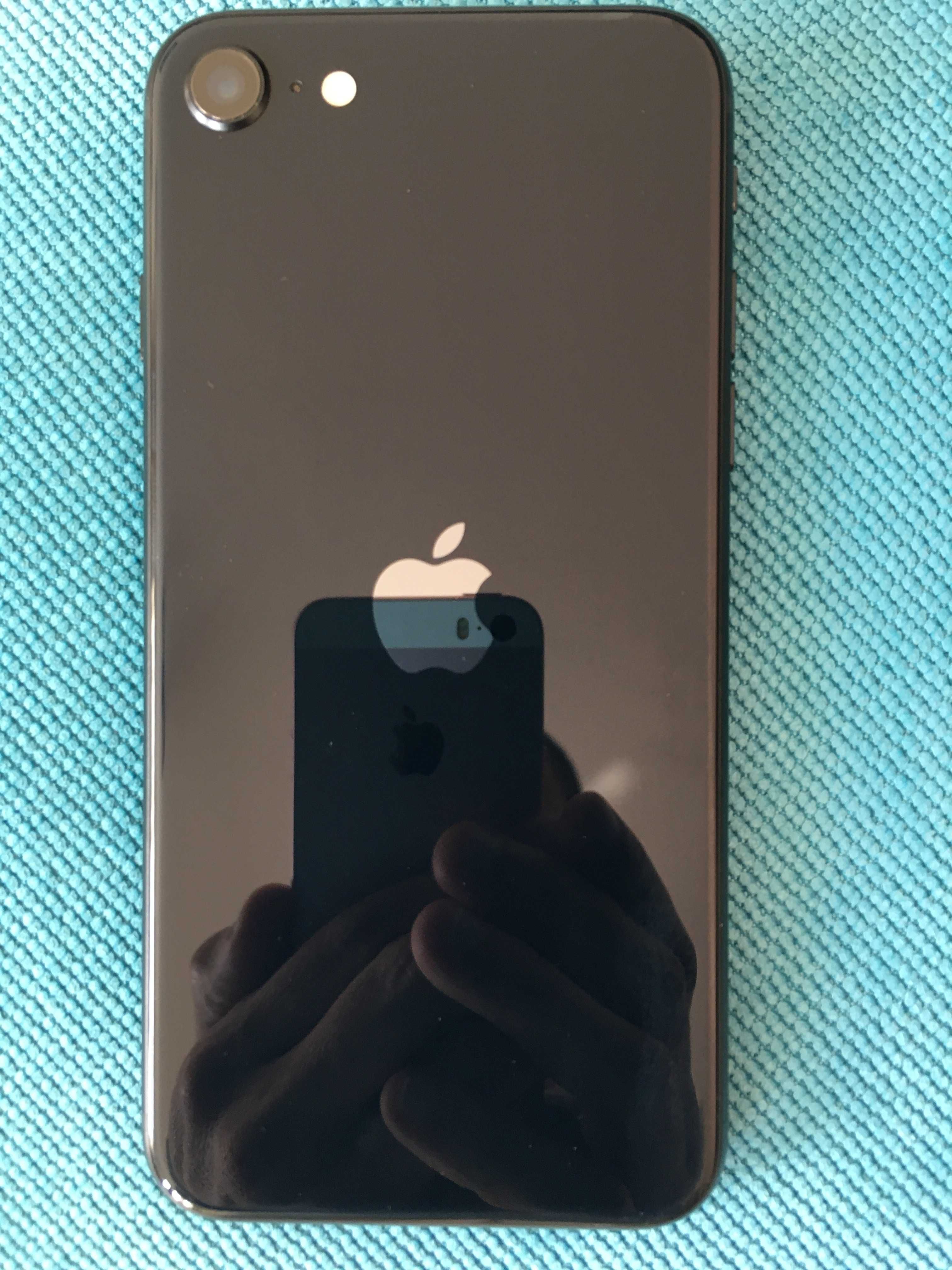 iPhone SE 2022 (3rd gen) 64GB с 5G и esim
