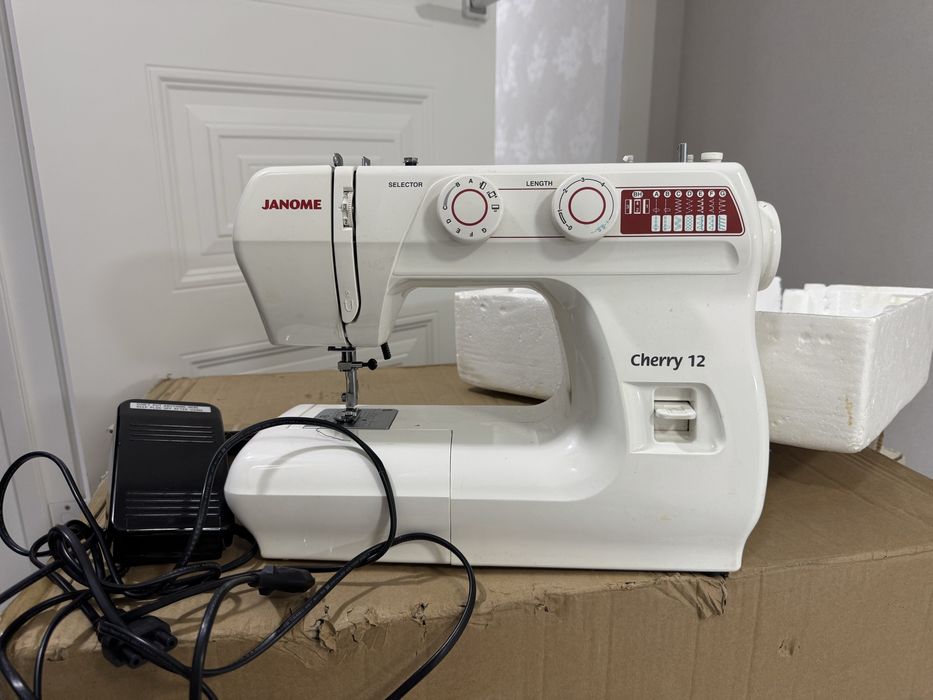 Продам швейную машинку Janome