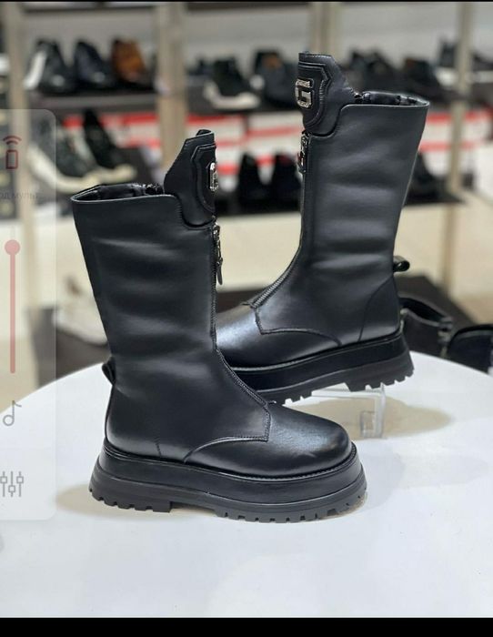 Продам женские сапоги