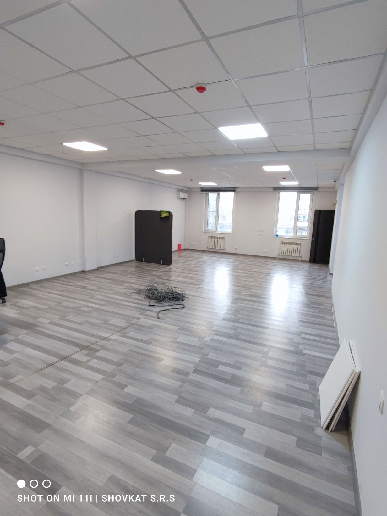 Отдельно стоящее здание 1000м². Можно разделить Яккасарай Аэропорт