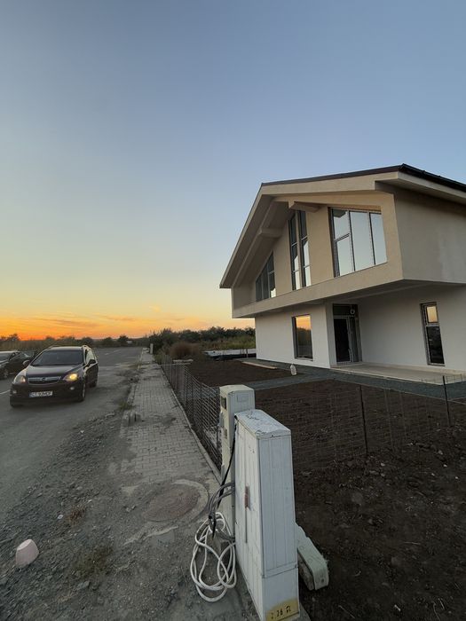 Casă nouă P+M de vânzare – se predă la alb. Pret negociabil.