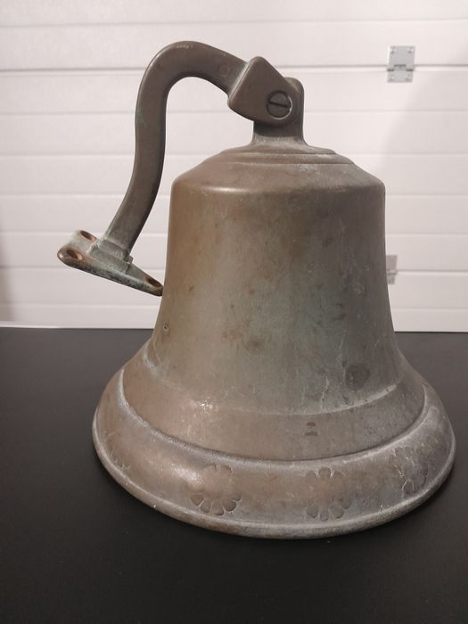 Clopot  naval,  Clopot vechi din bronz
