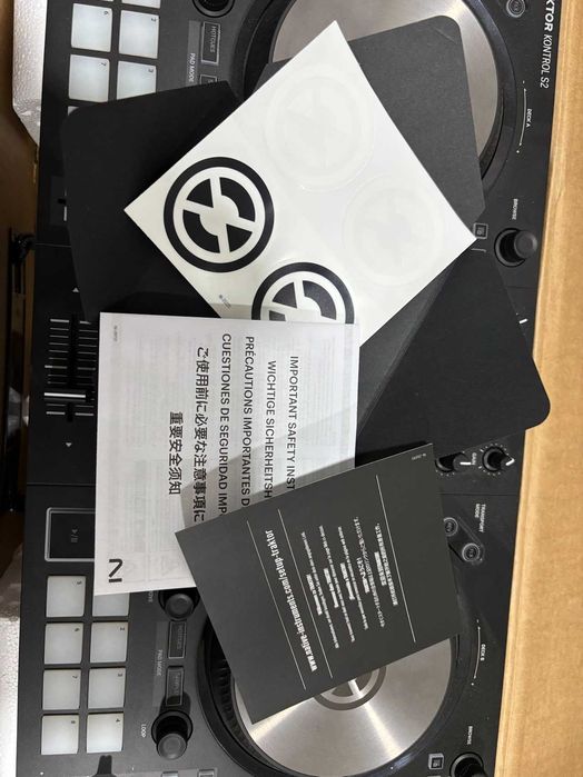 Native Instruments Traktor Kontrol S2 MK3 – ca nou, folosita putin