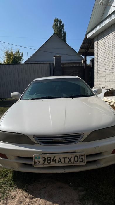 продам машина toyota carina ed