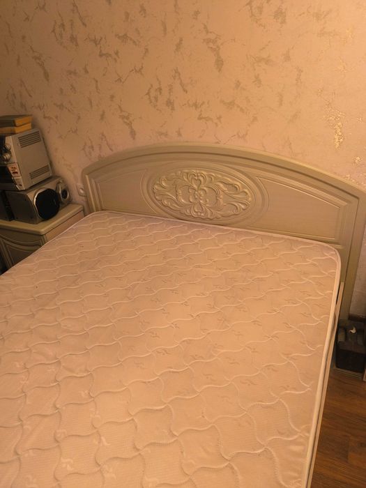 Продается спальный гарнитур Б/У
