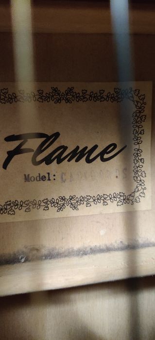 Vând chitara Flame 3/4