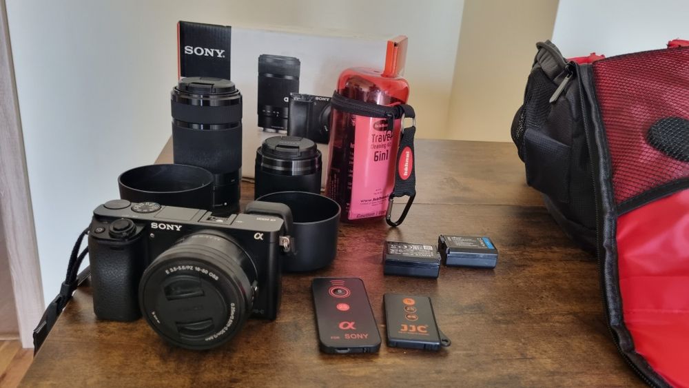 Sony a6000 + 3 обектива и аксесоари