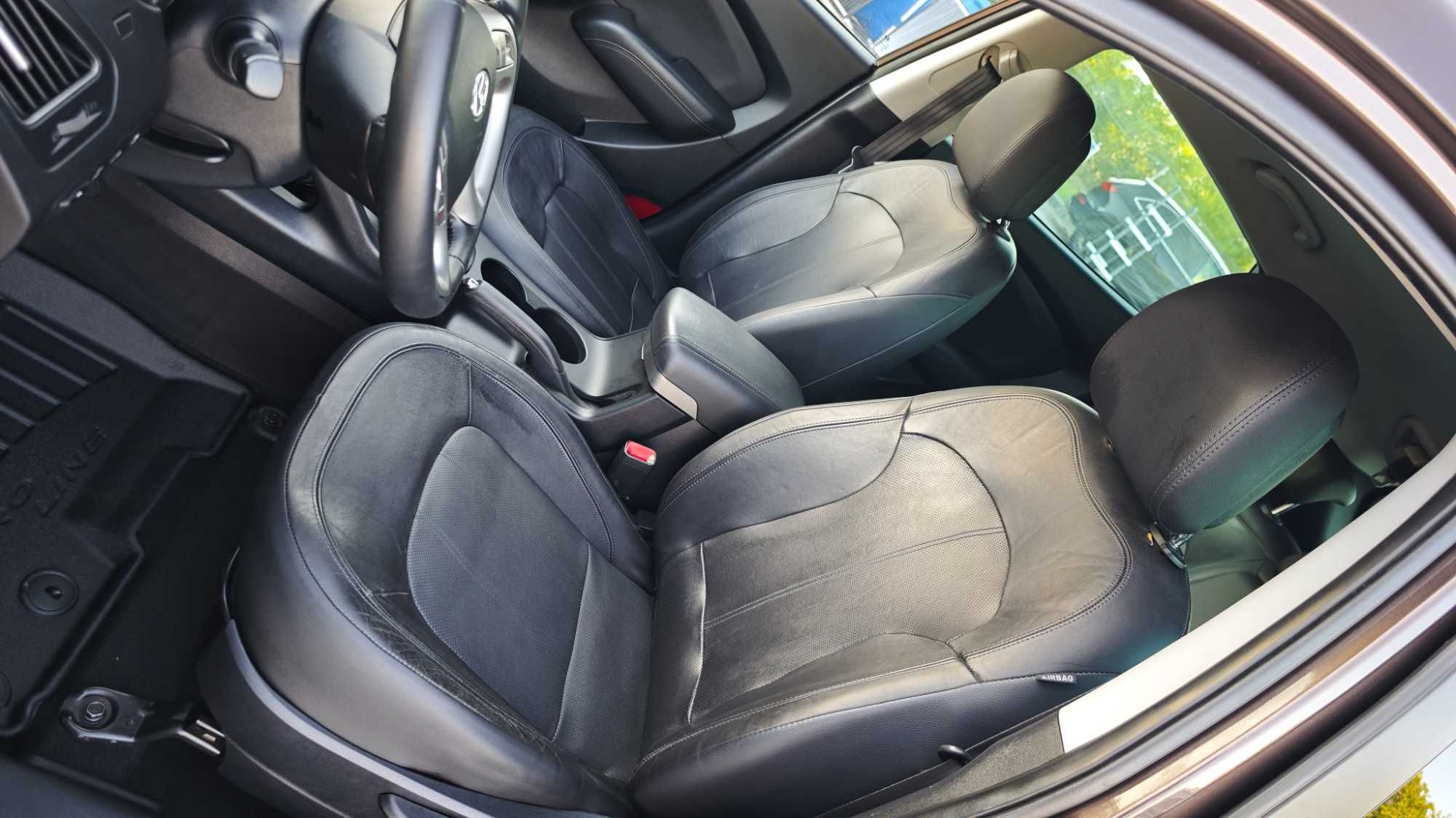 Кафяв/Всичко Платено/Обслужен/NAV/DVD/KAM/USB/КОЖА Hyundai IX35