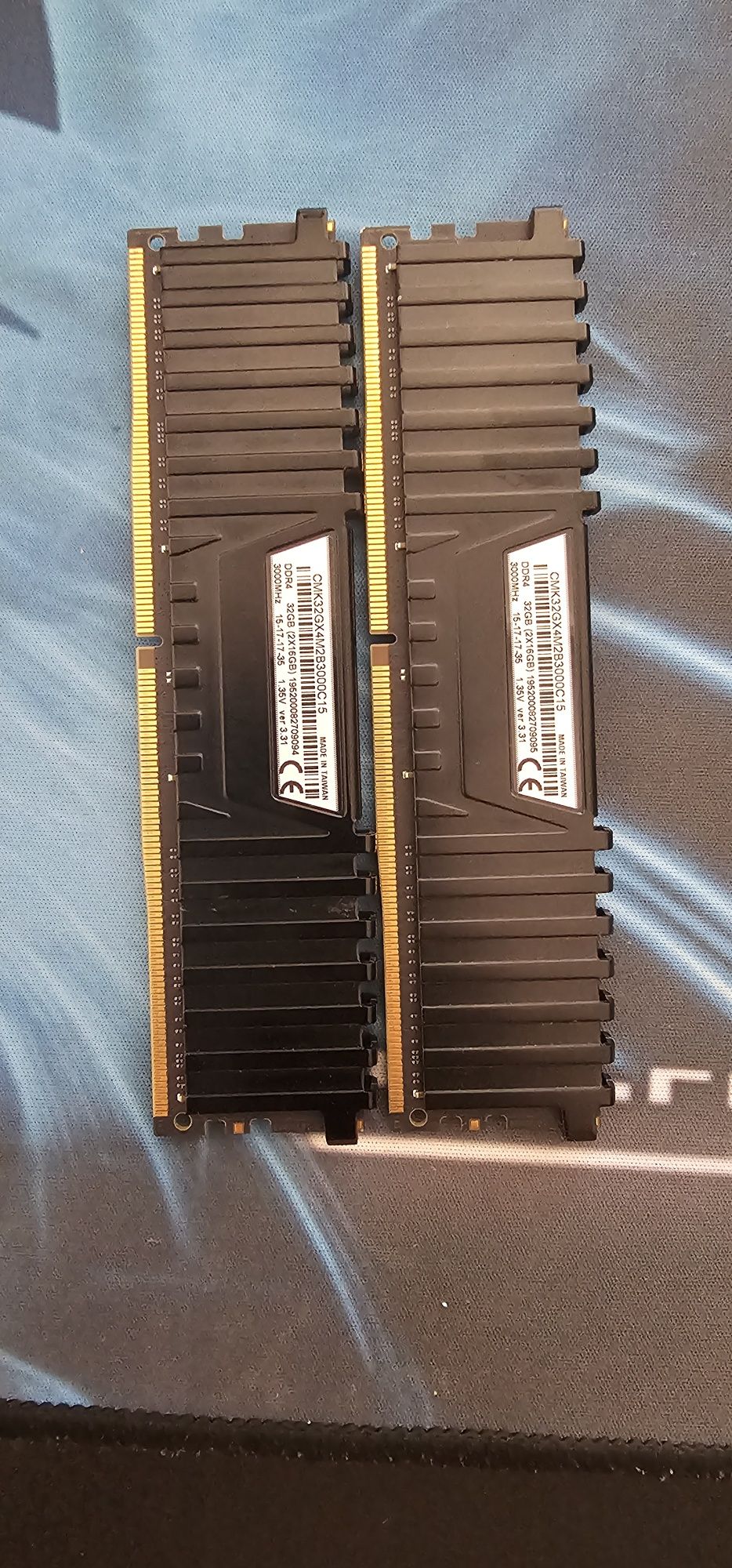Corsair ddr4 32GB(2×16)