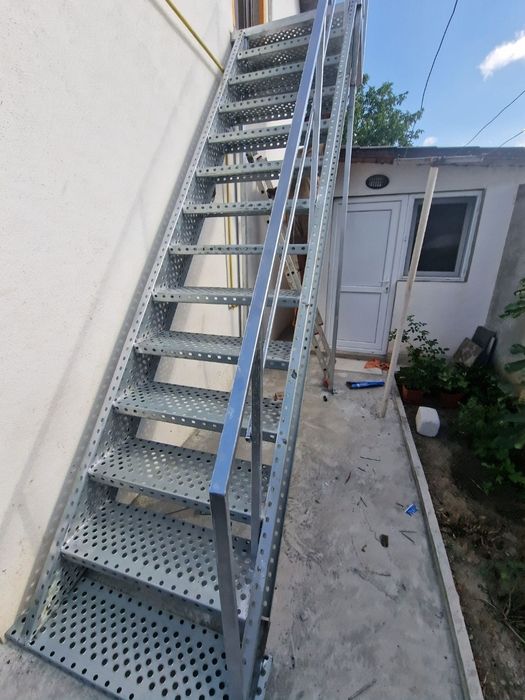 Scări metalice galvanizate la orice demisiune asiguram transport ori u