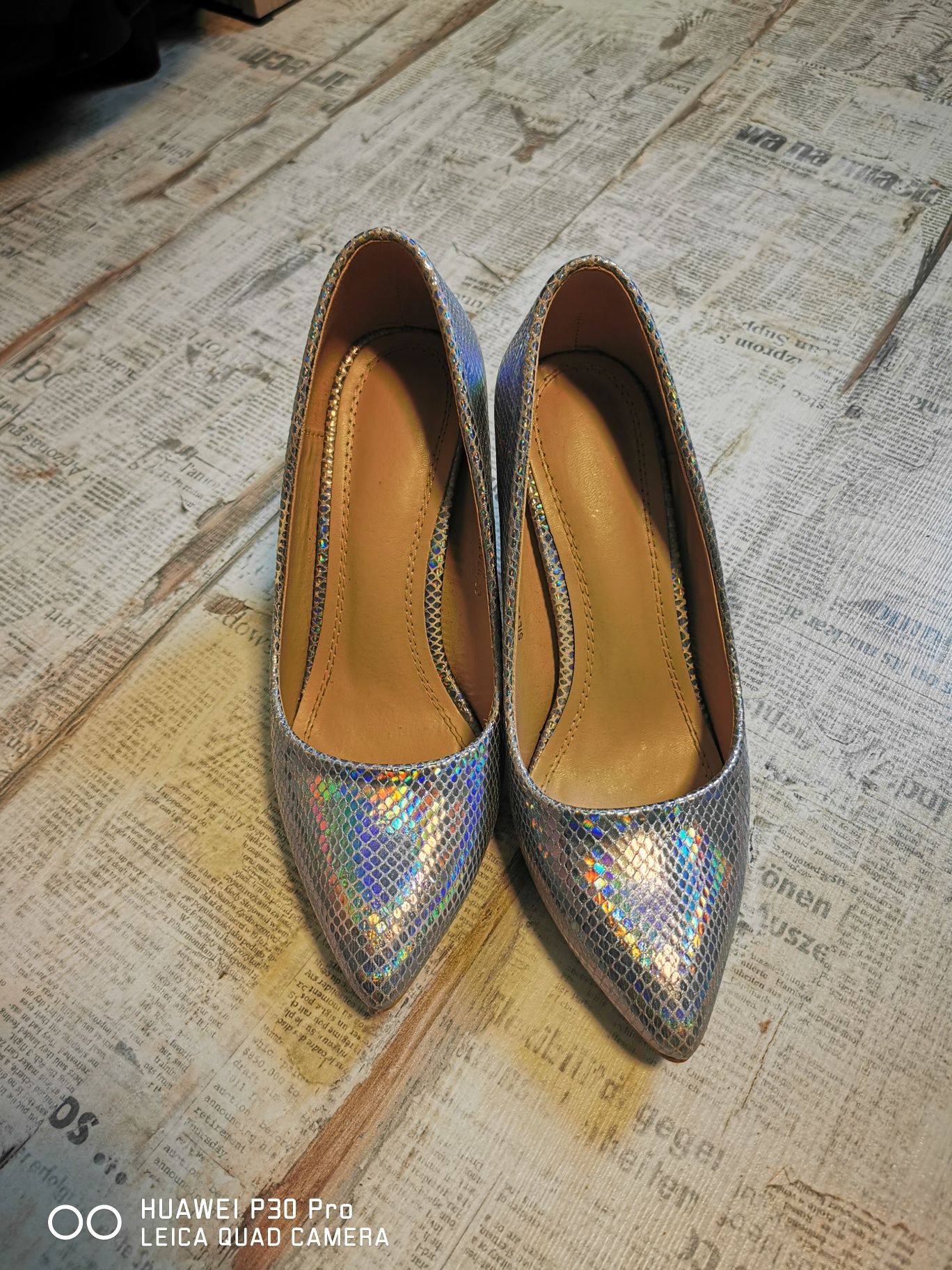 Pantofi argintii cu reflex nr 39