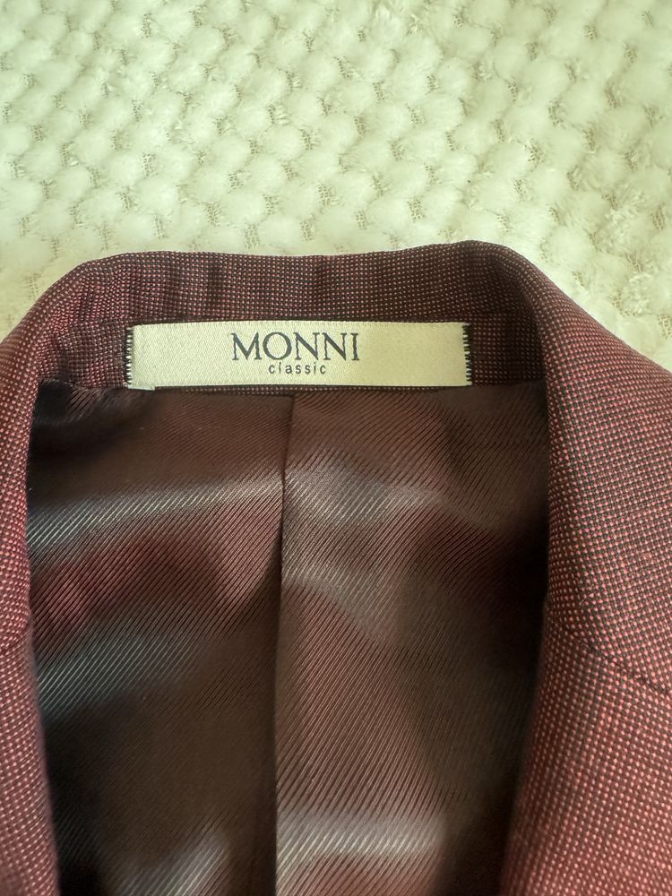 Официален мъжки костюм MONNI, номер 46