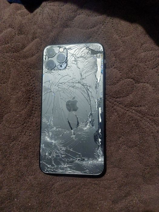 Vand iphone 11 piese