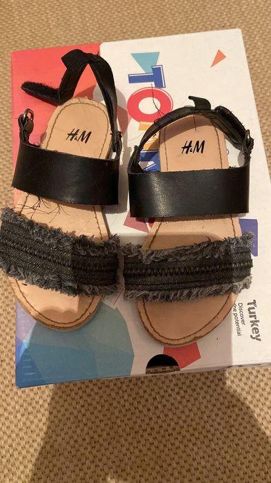 Продам босоножки детские