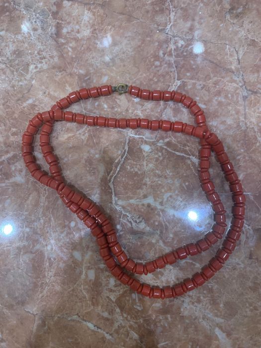 Vând coliere diverse modele