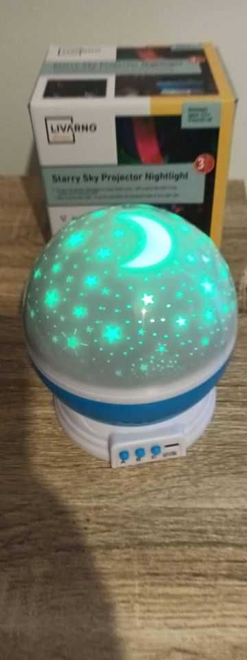 lampa de veghe cu proiectie luna si cer instelat cu diferite culori