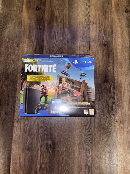 Vand PS4 + 2 manete + 7 jocuri