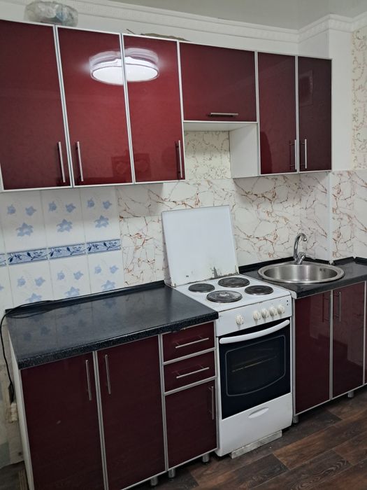 Кухонный гарнитур с мойкой